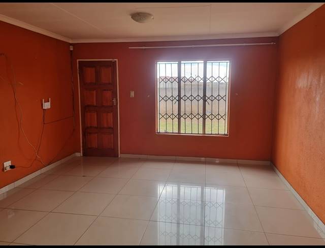2 BEDROOM HOUSE FOR SALE IN EVATON WEST